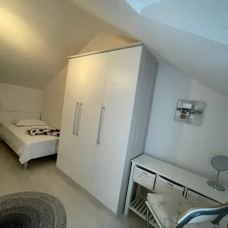 Marin With Jacuzzi - Bol, Brac