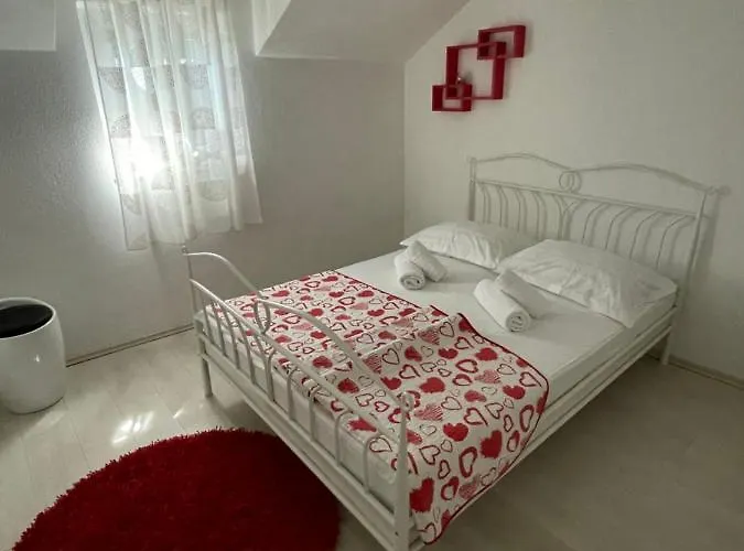 Jacuzzi Apartman Marin * بول