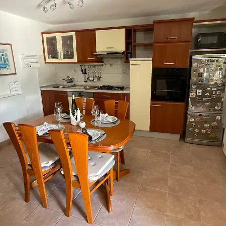 Villa Jacuzzi Apartman Marin