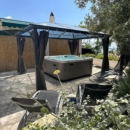 Villa Jacuzzi Apartman Marin Bol